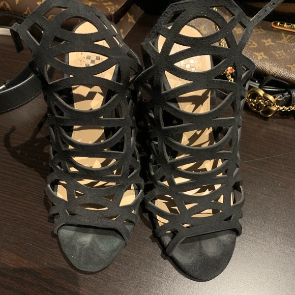 Vince Camuto heels - Picture 1 of 4